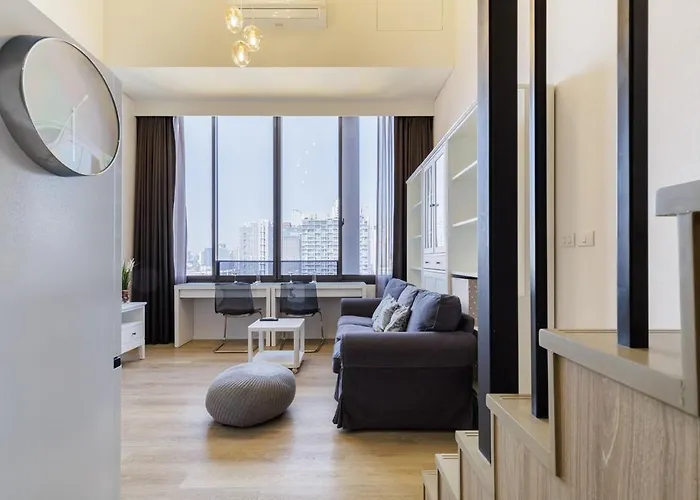 Luxury Loft- Spacious Condo- Fast Wi-fi 5 Min Bts! Bangkok