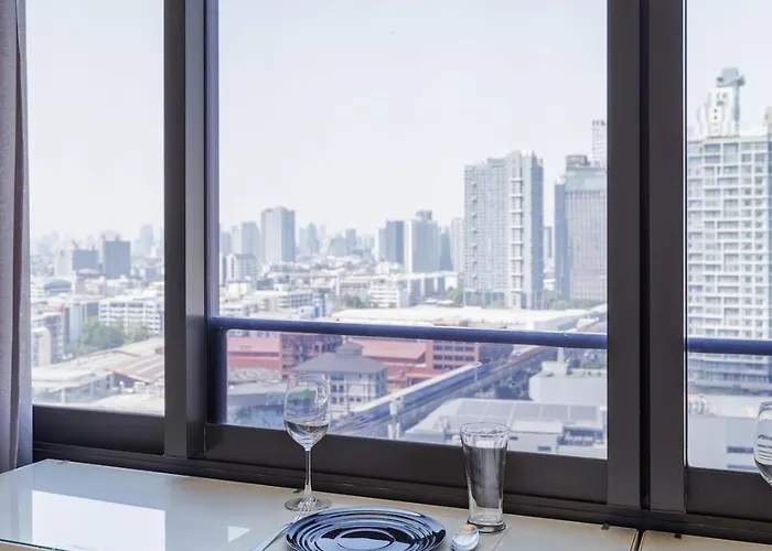 Luxury Loft- Spacious Condo- Fast Wi-fi 5 Min Bts! * Bangkok
