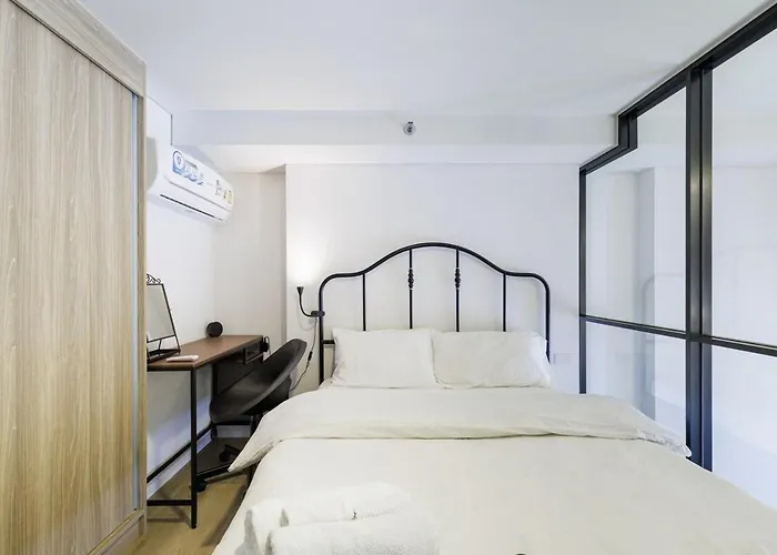 Luxury Loft- Spacious Condo- Fast Wi-fi 5 Min Bts! Bangkok