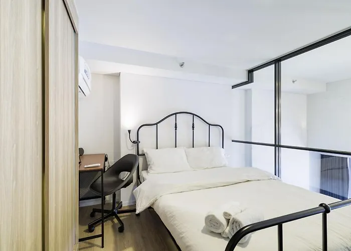 Luxury Loft- Spacious Condo- Fast Wi-fi 5 Min Bts! Bangkok