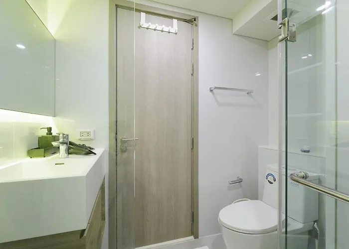 Apartment Luxury Loft- Spacious Condo- Fast Wi-fi 5 Min Bts! Bangkok