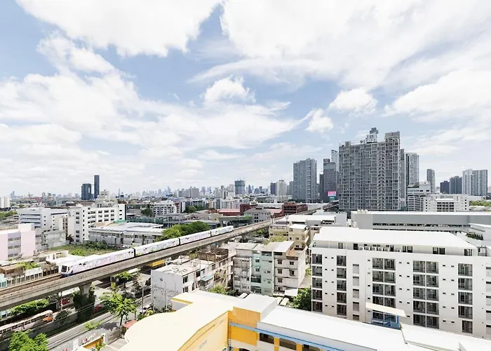 Luxury Loft- Spacious Condo- Fast Wi-fi 5 Min Bts! Apartment Bangkok